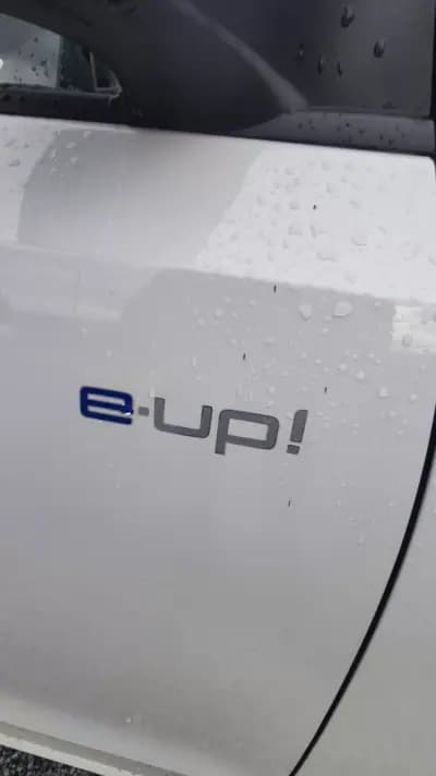 Vendo Volkswagen e-Up! 2020 - 11998 EUR, 0 km - AUTO.MOTO.pt