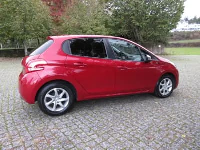 Sell Peugeot 208 2014 - 7990 EUR, 71000 km - AUTO.MOTO.pt