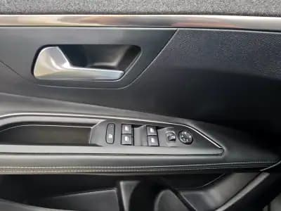 Vendo Peugeot 3008 2020 - 18600 EUR, 122000 km - AUTO.MOTO.pt