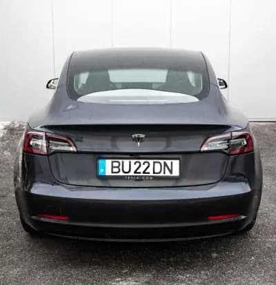 Vendo Tesla Model 3 2020 - 21990 EUR, 124208 km - AUTO.MOTO.pt