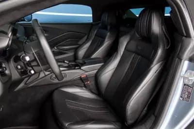 Sell Aston Martin V8 Vantage Roadster 2021 - 165000 EUR, 14873 km - AUTO.MOTO.pt