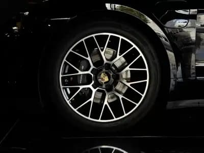 Vendo Porsche Taycan 2023 - 74990 EUR, 35900 km - AUTO.MOTO.pt