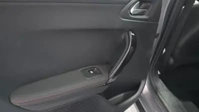 Vendo Peugeot 2008 2018 - 12990 EUR, 144000 km - AUTO.MOTO.pt