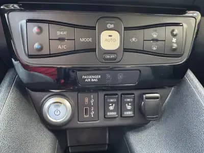 Vendo Nissan Leaf 2022 - 26950 EUR, 33000 km - AUTO.MOTO.pt