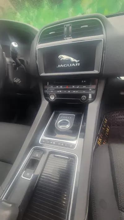 Vendo Jaguar F-Pace 2018 - 37990 EUR, 86000 km - AUTO.MOTO.pt