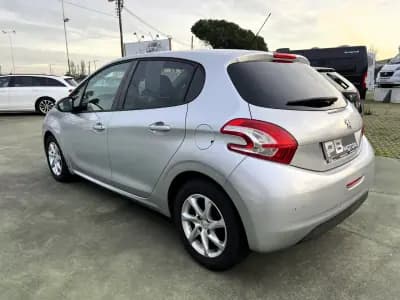 Sell Peugeot 208 2014 - 8900 EUR, 160599 km - AUTO.MOTO.pt
