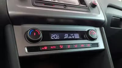 Vendo Volkswagen Polo 2015 - 10500 EUR, 125941 km - AUTO.MOTO.pt