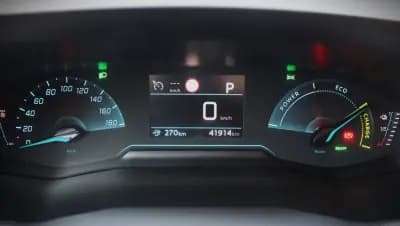 Vendo Peugeot e-2008 2020 - 19450 EUR, 41900 km - AUTO.MOTO.pt