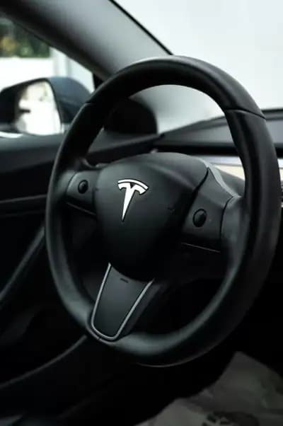 Vendo Tesla Model 3 2020 - 21990 EUR, 124208 km - AUTO.MOTO.pt