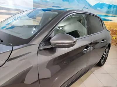 Sell Peugeot 208 2018 - 13990 EUR, 37000 km - AUTO.MOTO.pt