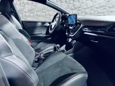 Sell Ford Fiesta 2019 - 21990 EUR, 151232 km - AUTO.MOTO.pt