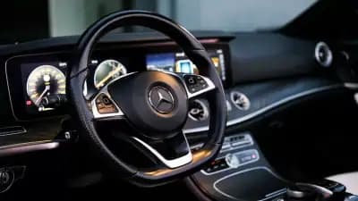 Vendo Mercedes-Benz E 220 2018 - 49000 EUR, 103000 km - AUTO.MOTO.pt