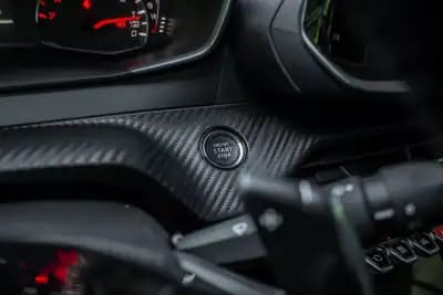 Vendo Peugeot 2008 2021 - 17990 EUR, 74657 km - AUTO.MOTO.pt