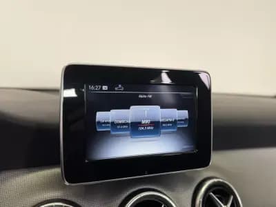 Vendo Mercedes-Benz CLA 180 2018 - 21950 EUR, 77215 km - AUTO.MOTO.pt