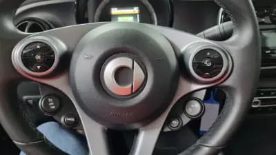 Vendo Smart Fortwo Cabrio 2021 - 13990 EUR, 59000 km - AUTO.MOTO.pt