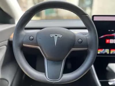 Vendo Tesla Model 3 2019 - 23990 EUR, 73000 km - AUTO.MOTO.pt