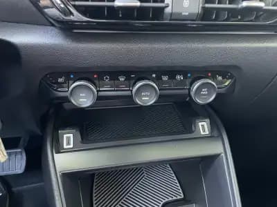 Vendo Citroën C4 2021 - 17890 EUR, 54386 km - AUTO.MOTO.pt