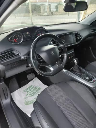 Vendo Peugeot 308 SW 2019 - 16900 EUR, 141724 km - AUTO.MOTO.pt