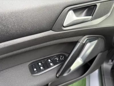 Sell Peugeot 308 2018 - 12990 EUR, 88000 km - AUTO.MOTO.pt