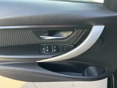 Vendo BMW 318 2015 - 13900 EUR, 260000 km - AUTO.MOTO.pt