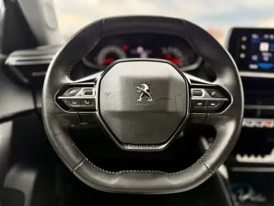Vendo Peugeot 2008 2021 - 17950 EUR, 65000 km - AUTO.MOTO.pt