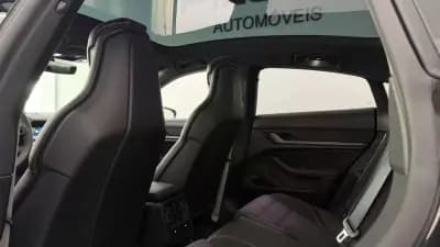 Vendo Porsche Taycan 2024 - 82000 EUR, 38405 km - AUTO.MOTO.pt