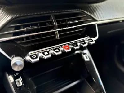 Vendo Peugeot 208 2020 - 13950 EUR, 98000 km - AUTO.MOTO.pt