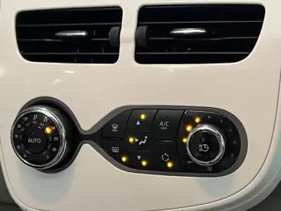 Vendo Renault Zoe 2019 - 9990 EUR, 150000 km - AUTO.MOTO.pt