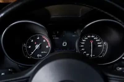 Vendo Alfa Romeo Stelvio 2017 - 29400 EUR, 139000 km - AUTO.MOTO.pt