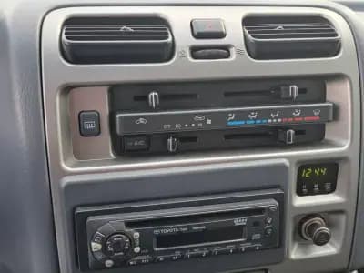 Sell Toyota HiAce 2010 - 12500 EUR, 331380 km - AUTO.MOTO.pt