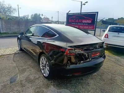 Sell Tesla Model 3 2019 - 24000 EUR, 128000 km - AUTO.MOTO.pt