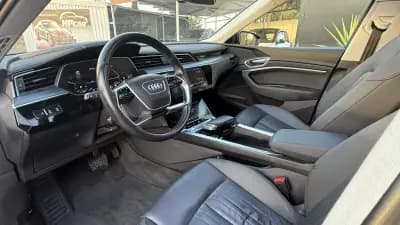 Vendo Audi e-tron 2019 - 27990 EUR, 99000 km - AUTO.MOTO.pt