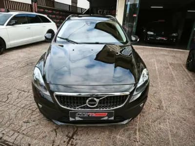Sell Volvo V40 Cross Country 2017 - 18500 EUR, 100000 km - AUTO.MOTO.pt