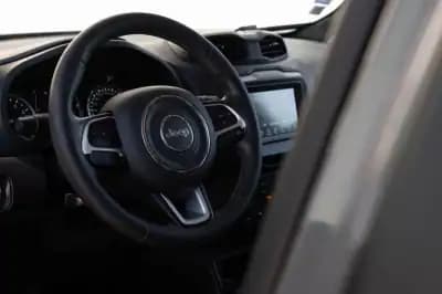 Vendo Jeep Renegade 2020 - 27500 EUR, 24000 km - AUTO.MOTO.pt