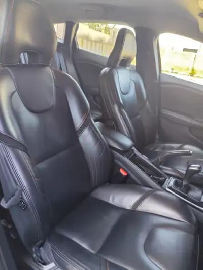 Vendo Volvo V40 2015 - 13999 EUR, 116000 km - AUTO.MOTO.pt