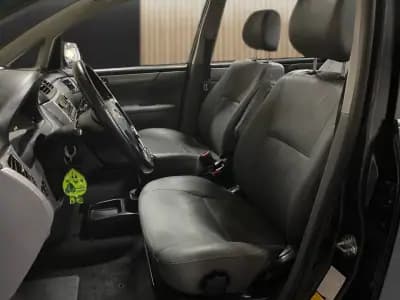 Sell Toyota Avensis Verso 2003 - 6450 EUR, 273631 km - AUTO.MOTO.pt