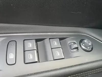 Vendo Peugeot 3008 2023 - 26990 EUR, 44700 km - AUTO.MOTO.pt