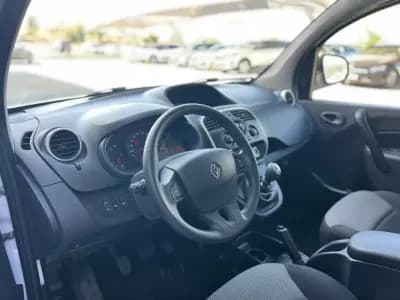 Vendo Renault Kangoo 2021 - 14500 EUR, 45338 km - AUTO.MOTO.pt