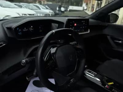 Vendo Peugeot e-2008 2023 - 24900 EUR, 10624 km - AUTO.MOTO.pt