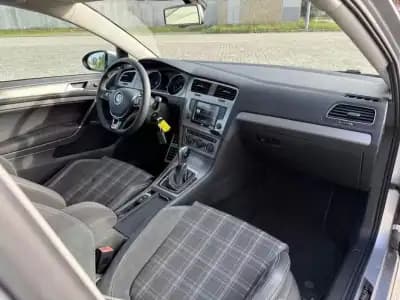 Vendo Volkswagen Golf 2016 - 16490 EUR, 148200 km - AUTO.MOTO.pt