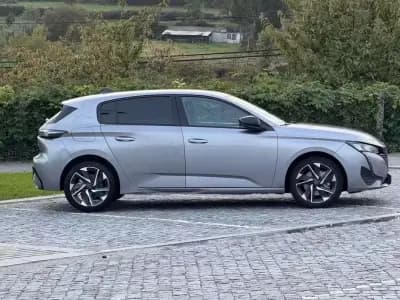 Vendo Peugeot 308 2022 - 21999 EUR, 128000 km - AUTO.MOTO.pt