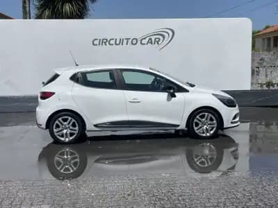 Vendo Renault Clio 2018 - 9600 EUR, 193898 km - AUTO.MOTO.pt