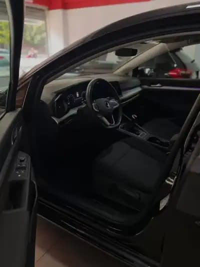 Vendo Volkswagen Golf 2021 - 18450 EUR, 93080 km - AUTO.MOTO.pt