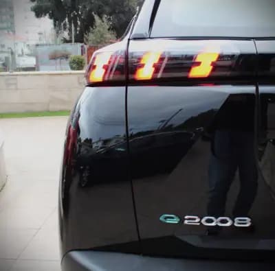 Vendo Peugeot e-2008 2020 - 19450 EUR, 41900 km - AUTO.MOTO.pt