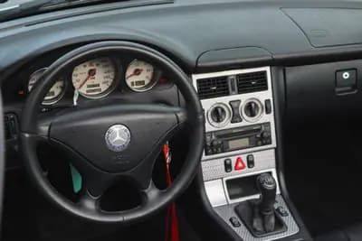 Vendo Mercedes-Benz SLK 200 2001 - 16880 EUR, 103000 km - AUTO.MOTO.pt