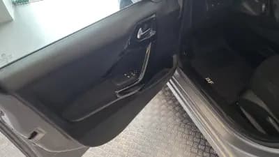 Sell Peugeot 208 2019 - 9900 EUR, 179951 km - AUTO.MOTO.pt