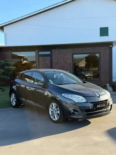 Vendo Renault Mégane 2011 - 5750 EUR, 219739 km - AUTO.MOTO.pt