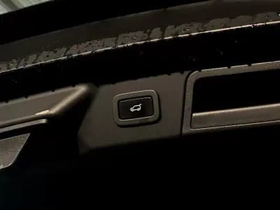 Sell Land Rover Range Rover Velar 2019 - 52900 EUR, 116101 km - AUTO.MOTO.pt