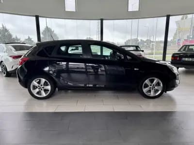 Vendo Opel Astra 2009 - 5990 EUR, 244173 km - AUTO.MOTO.pt