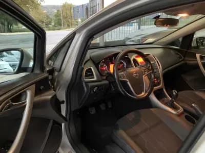 Vendo Opel Astra Sports Tourer 2012 - 6750 EUR, 274002 km - AUTO.MOTO.pt